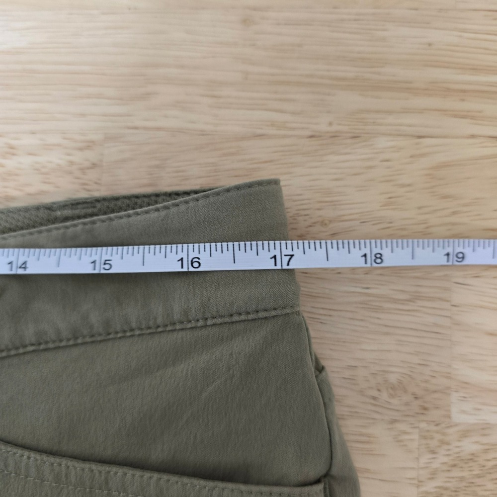 Patagonia Women's Size 10 Khaki Cargo Shorts Outdoor Hiking‎ Casual - Picture 4 of 8